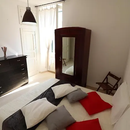 Vakantiehuis Dimora Storica Idrusa Centro Storico *